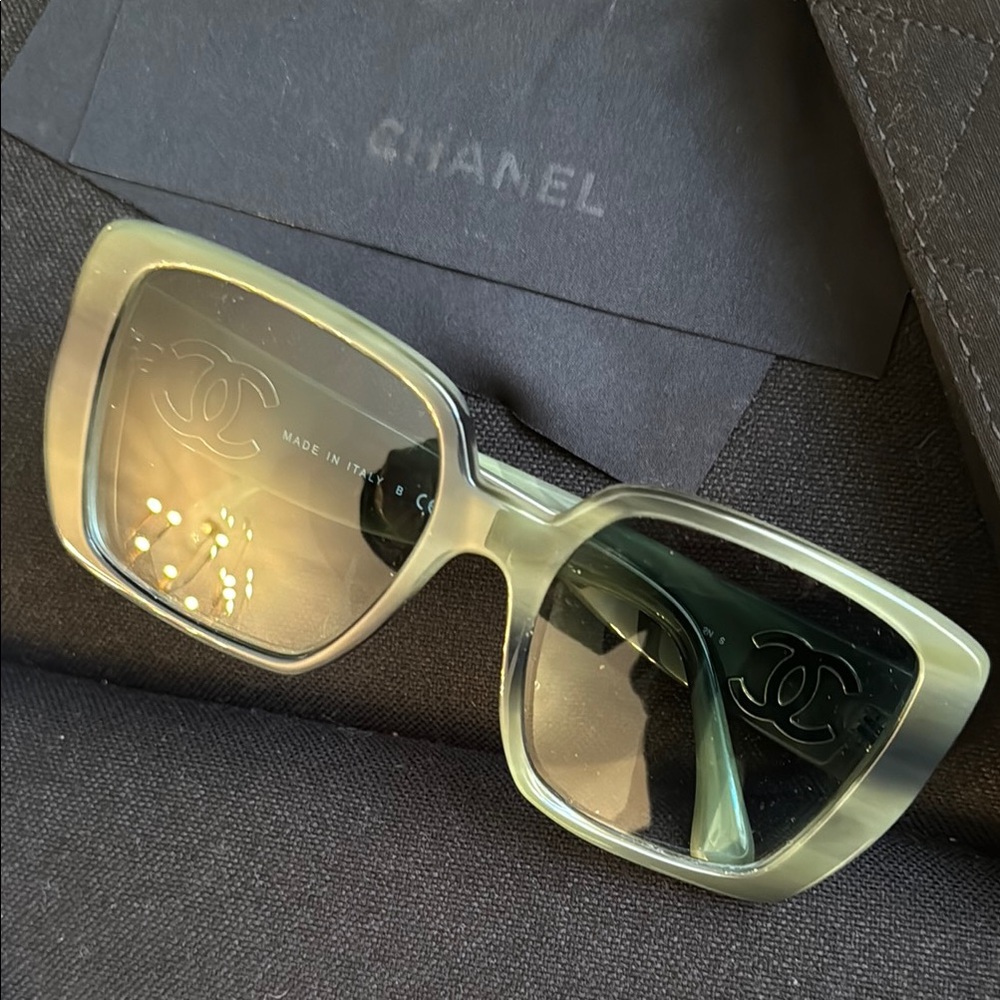 CHANEL Olive Green Square Sunglasses with CC iconic logo LIKE NEW